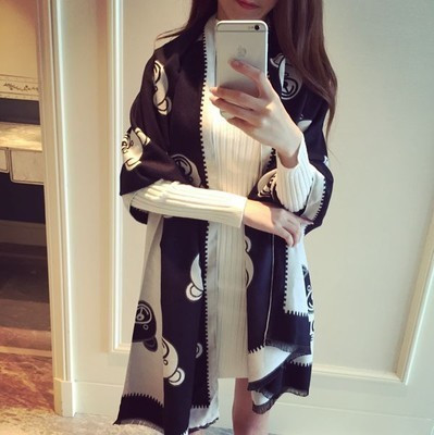 Eșarfă groasă de damă modernă cu aplicație în cinci culori