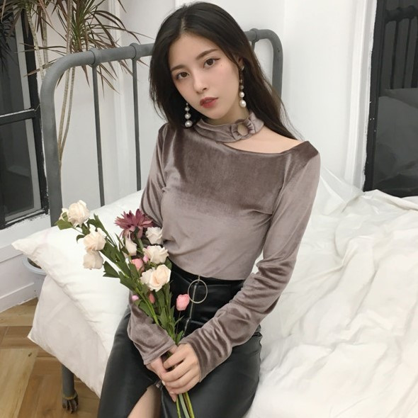 Bluză de damă din catifea cu cataramă în trei culori