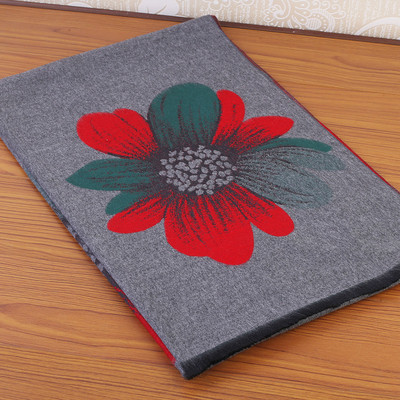 Moдерен дамски шал с флорални мотиви в няколко цвята