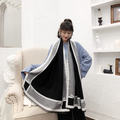 Eлегантен дамски шал в два цвята