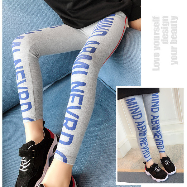 Детски модерен клин в два цвята с надпис