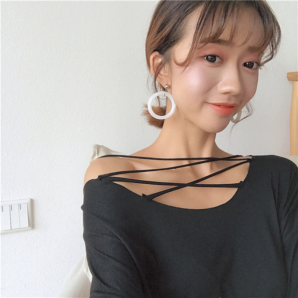 Bluza de dama din bumbac cu cravate in alb si negru - model lat