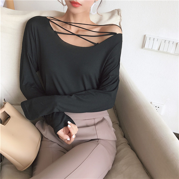 Bluza de dama din bumbac cu cravate in alb si negru - model lat