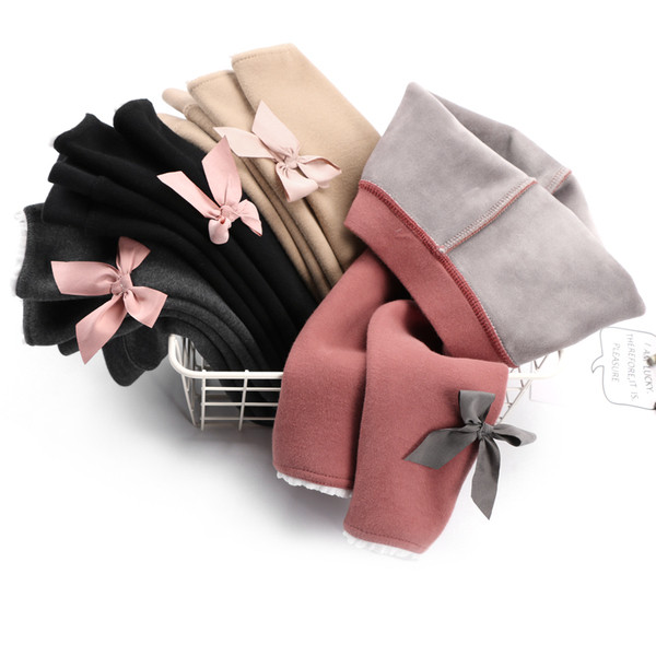 Pană pentru copii în mai multe culori cu element panglică