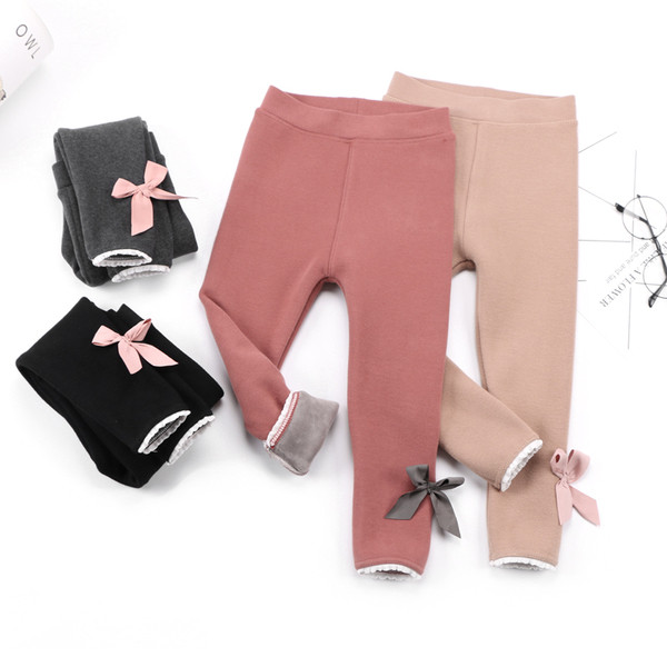 Pană pentru copii în mai multe culori cu element panglică