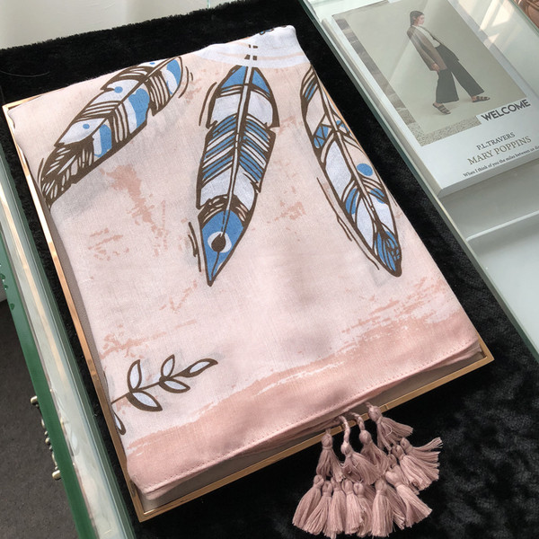 Esarfa de dama eleganta roz cu ciucuri si aplicatie