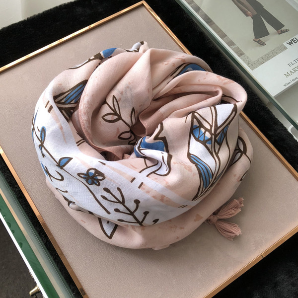 Esarfa de dama eleganta roz cu ciucuri si aplicatie