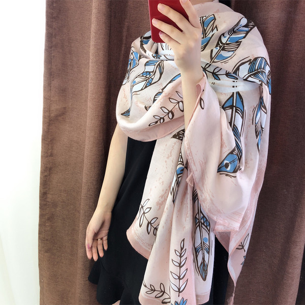 Esarfa de dama eleganta roz cu ciucuri si aplicatie