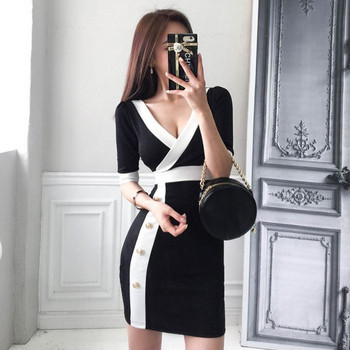 Rochie actuală de damă cu decolteu în V în negru