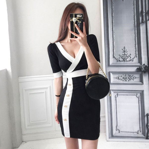 Rochie actuală de damă cu decolteu în V în negru