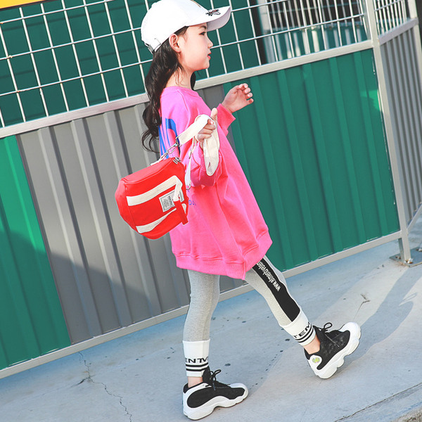 Детски спортно-ежедневен клин с подплата в два цвята с надпис