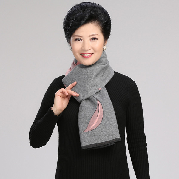 Esarfa moderna de dama cu motive florale in trei culori