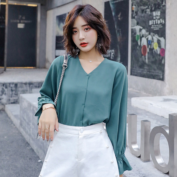 Cămașă elegantă de damă cu decolteu în V