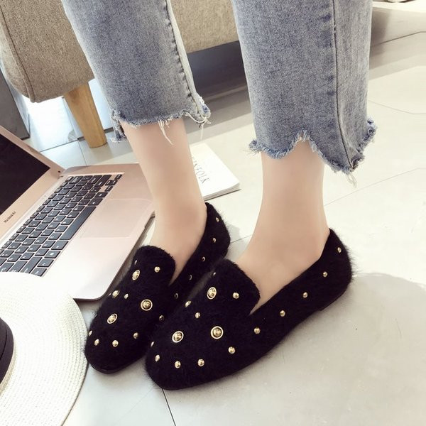 Актуален модел дамски мокасини с метални елементи в два цвята