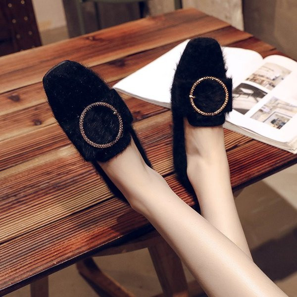 Model actual de mocasini de dama cu catarama metalica in doua culori