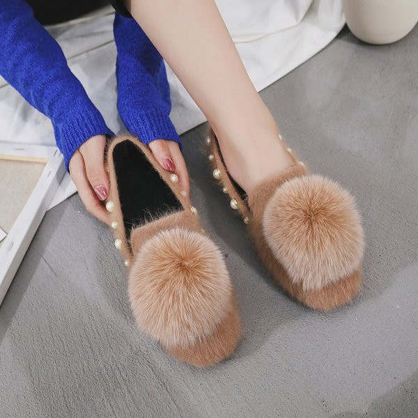 Model actual de mocasini de dama cu puf si perle decorative in doua culori