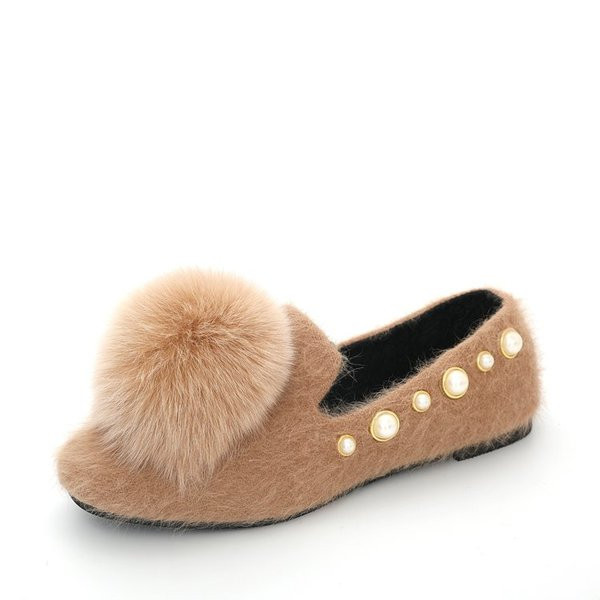 Model actual de mocasini de dama cu puf si perle decorative in doua culori