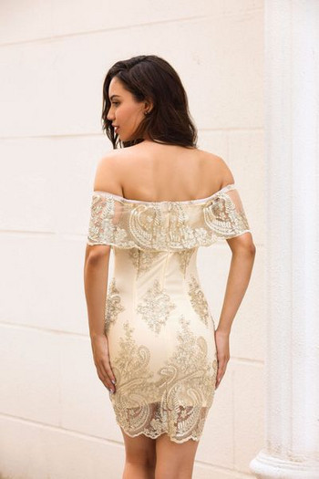 Елегантна дамска рокля в два цвята с бродерия