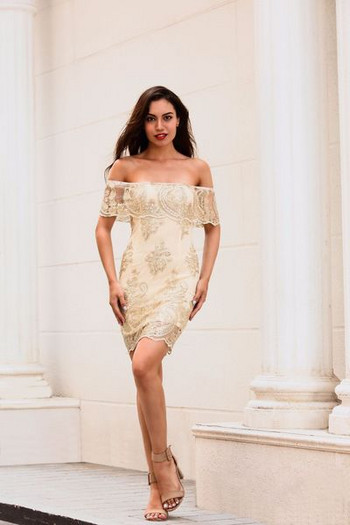 Елегантна дамска рокля в два цвята с бродерия