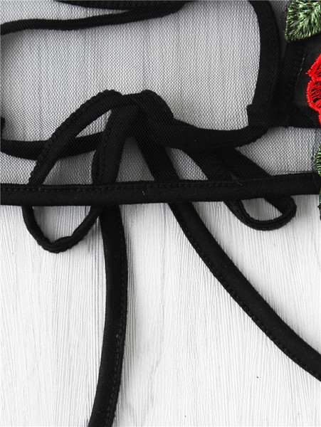 Γυναικεία σουτιέν με 3D διακόσμηση και συνδέσεις σε μαύρο χρώμα