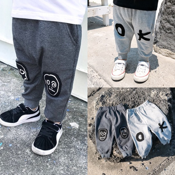 Gyerekruha két színben foltokkal és felirattal