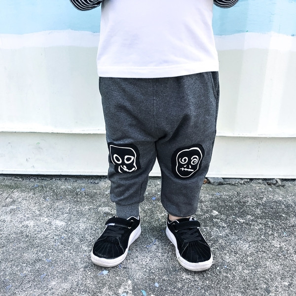 Gyerekruha két színben foltokkal és felirattal