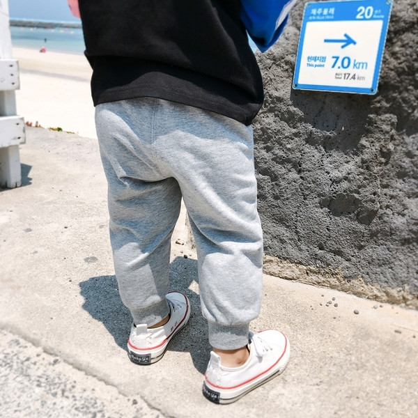 Gyerekruha két színben foltokkal és felirattal