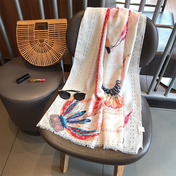 Ежедневен дамски шал в бял цвят-три модела