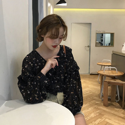 Μοντέρνα γυναικεία μπλούζα με floral μοτίβα σε δύο χρώματα