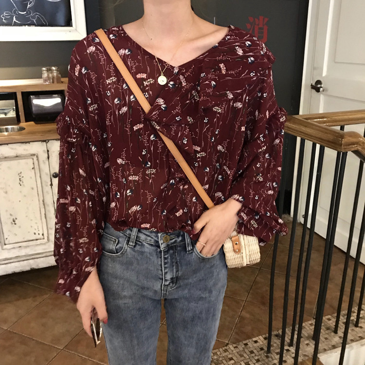 Μοντέρνα γυναικεία μπλούζα με floral μοτίβα σε δύο χρώματα