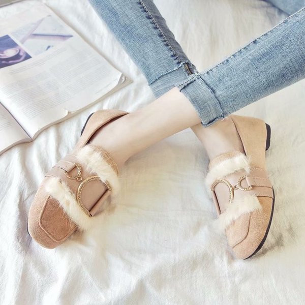 Модерни дамски мокасини с метална декорация в два цвята