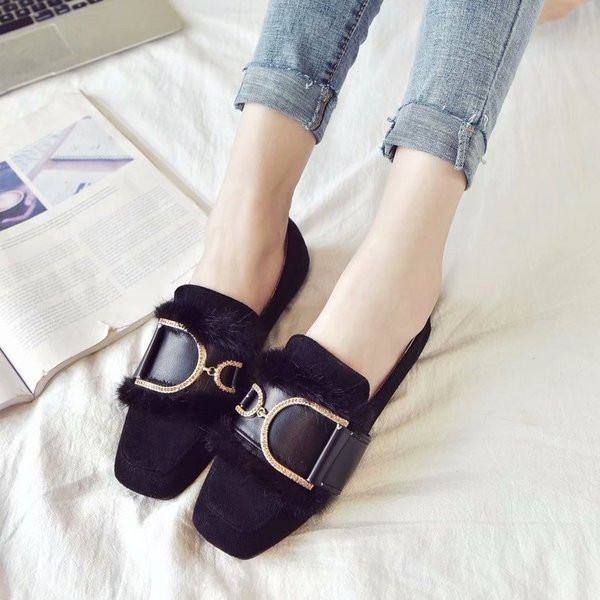 Модерни дамски мокасини с метална декорация в два цвята