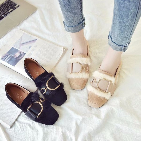 Модерни дамски мокасини с метална декорация в два цвята