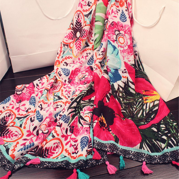 Esarfa actuala de dama de culoare cu ciucuri