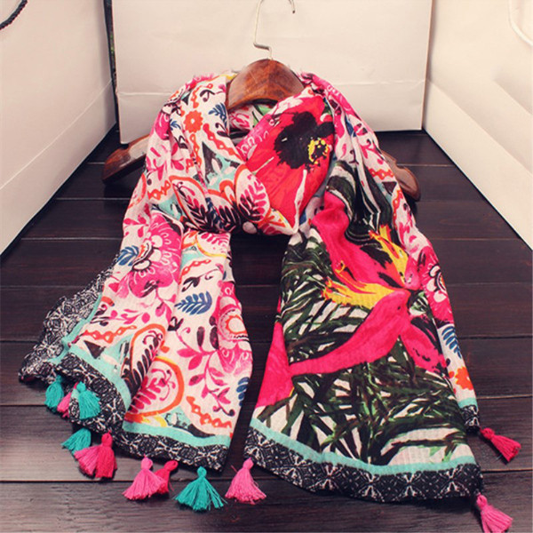 Esarfa actuala de dama de culoare cu ciucuri