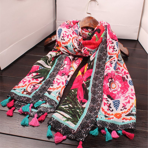 Esarfa actuala de dama de culoare cu ciucuri