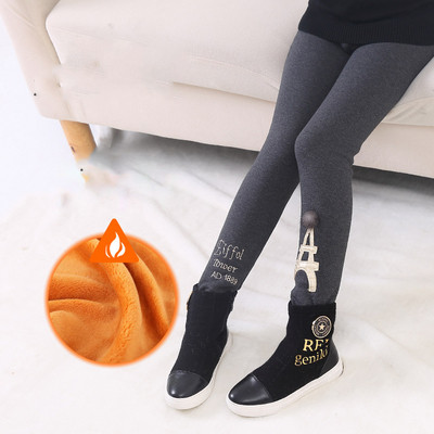 Pană moale pentru copii de culoare închisă cu broderie și elemente 3D