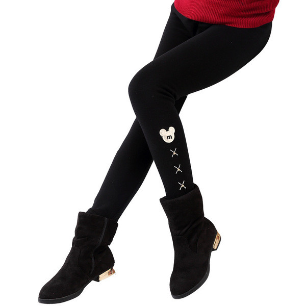 Pană moale pentru copii de culoare închisă cu broderie și elemente 3D