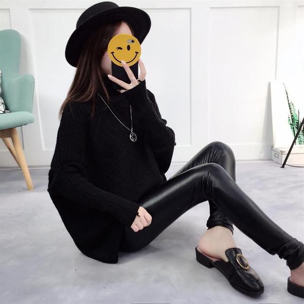 NOU Pulover de dama modern model asimetric in doua culori