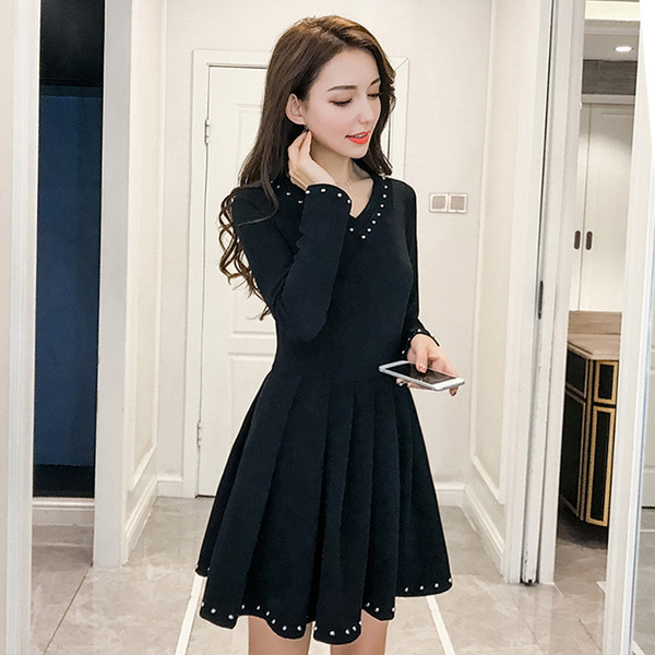 Дамска черна рокля с интересен гръб