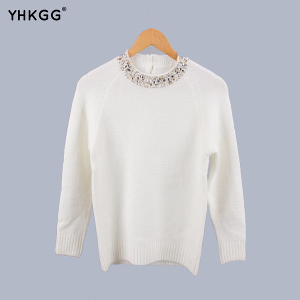 Pulover elegant de dama cu pietre decorative in alb, verde si negru