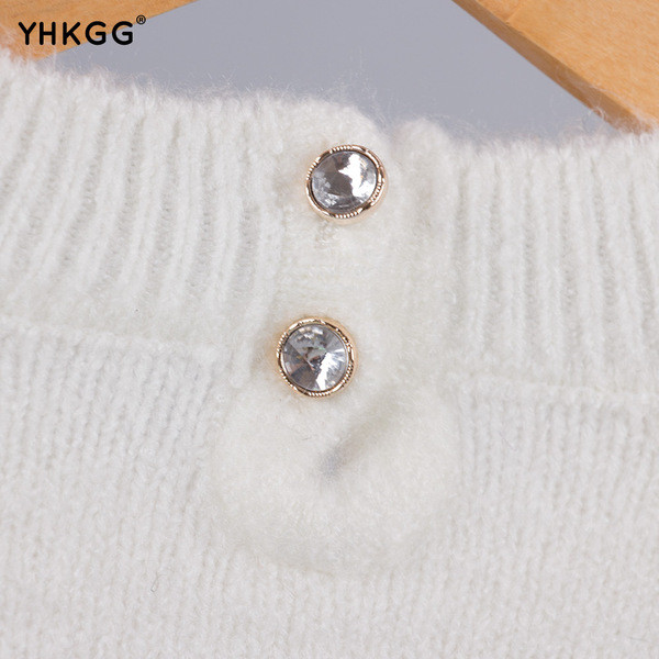 Pulover elegant de dama cu pietre decorative in alb, verde si negru