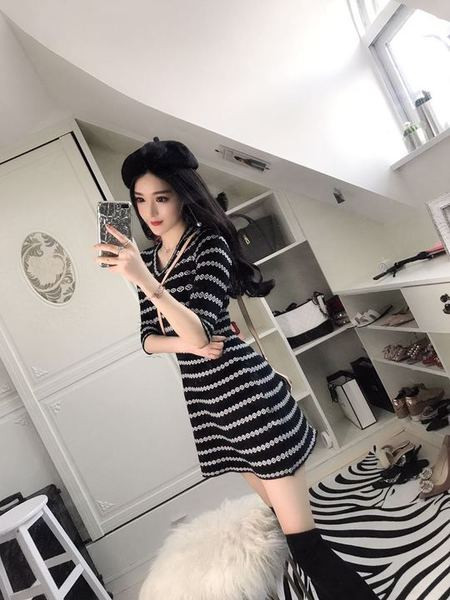 Дамска рокля в два цвята - черен и червен