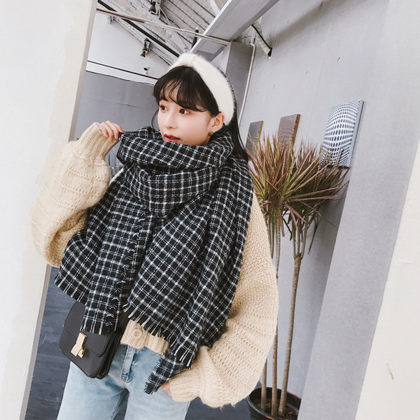 Eșarfă de iarnă de damă modernă în alb-negru