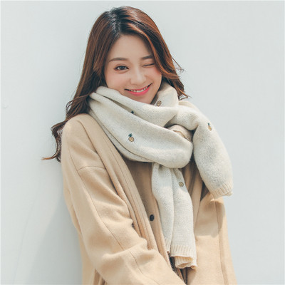 Μοντέρνο γυναικείο κασκόλ σε διάφορα χρώματα