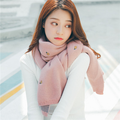 Μοντέρνο γυναικείο κασκόλ σε διάφορα χρώματα