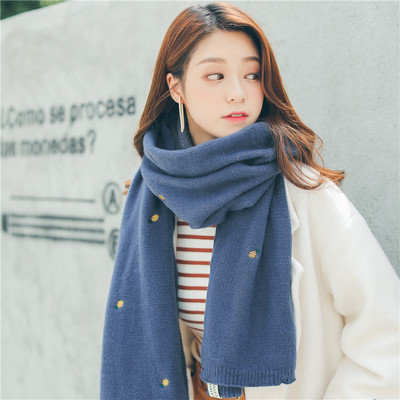 Μοντέρνο γυναικείο κασκόλ σε διάφορα χρώματα