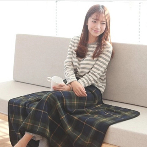 Moдерен дамски шал с копчета в два цвята