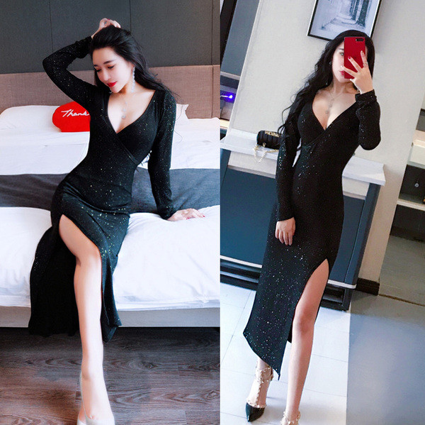 Κομψό μακρύ γυναικείο φόρεμα  σε μαύρο χρώμα με ντεκολτέ σε σχήμα V