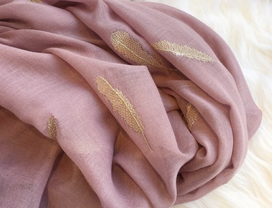 Модерен дамски шал с апликация в няколко цвята